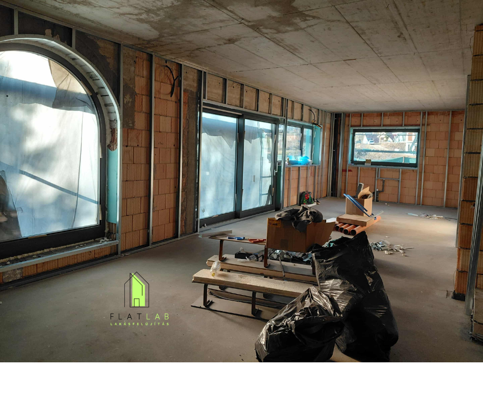 Előtétfal és egyedi ablakok